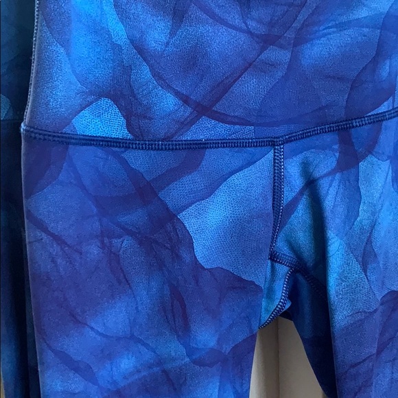 Lululemon wunder under crop. High rise - Picture 2 of 2